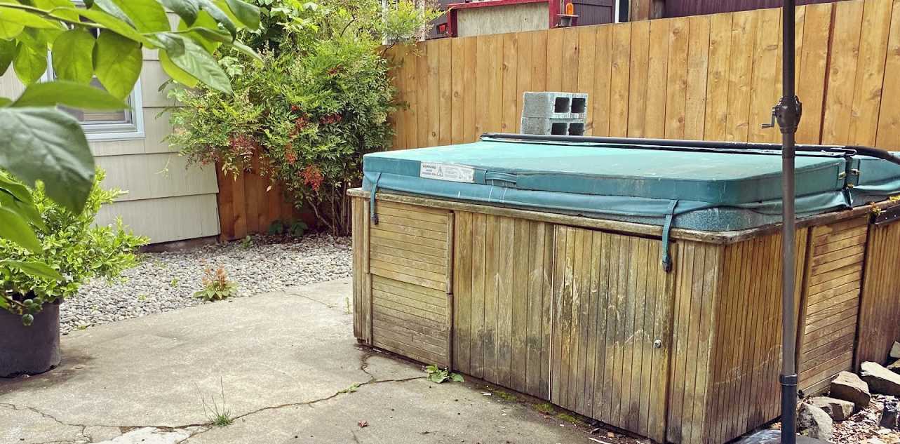 To Get Rid Of That Old Hot Tub Call Junk Removal Company in Springfield Missouri